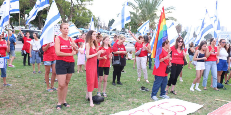 הפגנה בהרצליה כנגד הדרת נשים