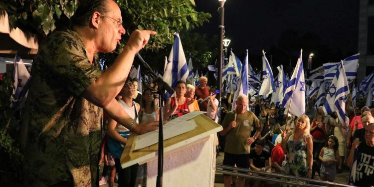 ספי רכלבסקי - קרדיט: מטה המאבק הדמוקרטי הרצליה