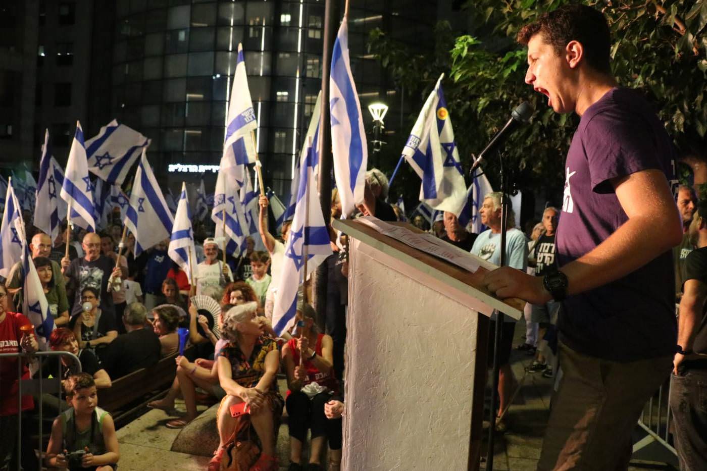 יואב שטרן, קרדיט: מטה המאבק הדמוקרטי הרצליה