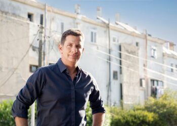 יריב פישר מתמודד מטעם ״יש עתיד״ על ראשות העיר הרצליה