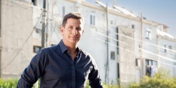 יריב פישר מתמודד מטעם ״יש עתיד״ על ראשות העיר הרצליה