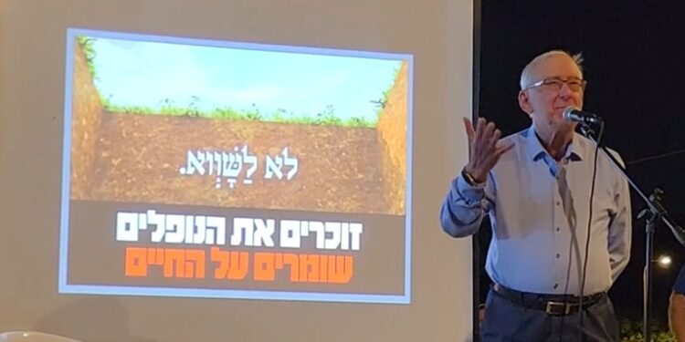פרופסור אסא כשר בסוכת המחאה בהרצליה: אחרי שנזרוק את הפסולת מן השלטון, נחזור למאמץ המתמשך לגרום לכל משבצת בספקטרום של חיינו להיות מופת מכל הבחינות!