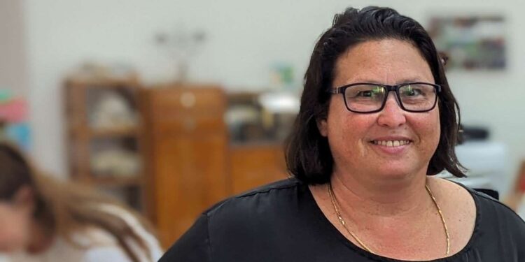 חברת מועצה בהרצליה: פטור מארנונה לבתים המארחים מפונים