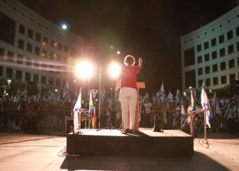 שירית כשר בהפגנת המוצ"ש: היו מתונים למתונים וקיצוניים לקיצונים!