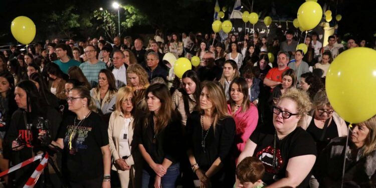 עצרת החטופים בהרצליה החלה עם תקווה ונסתיימה בדחייה