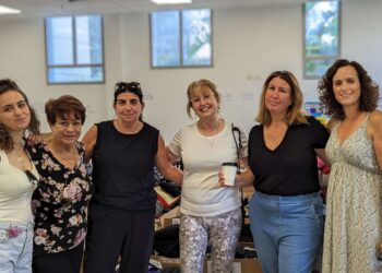 צוות חמ"ל אוריאל אופק 2 בהובלתה של קרן ברנע (שניה מימין)