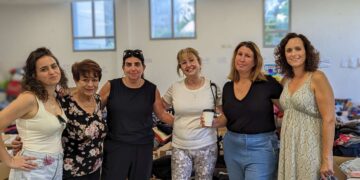 צוות חמ"ל אוריאל אופק 2 בהובלתה של קרן ברנע (שניה מימין)