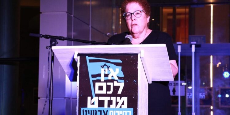 בתיה הולין- שורדת טבח ה-7.10 בקיבוץ עזה, פליטה בארצה