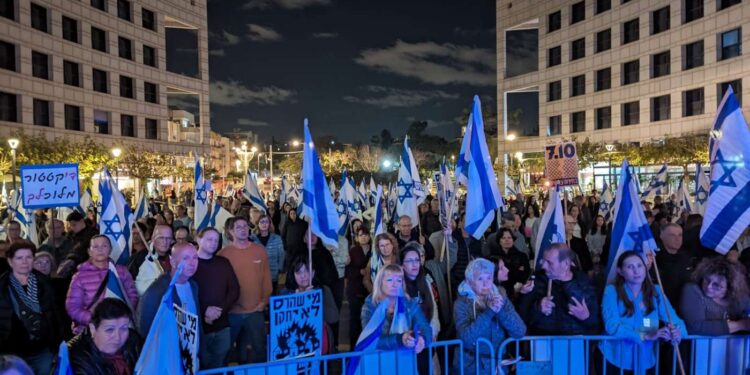 הפגנות מוצ"ש בשער העיר