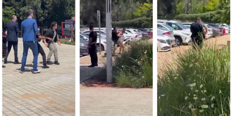 המפגין נעצר בצהרי היום מחוץ לאוניברסיטת רייכמן בזמן הפגנה