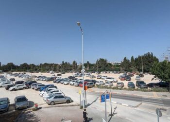 חניון הרכבת בהרצליה, מבט אל כיוון הכניסה. צילום: מערכת הרצליה היום