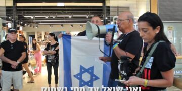 אמיר השכל בקניון שבעת הכוכבים. צילום משה שיף