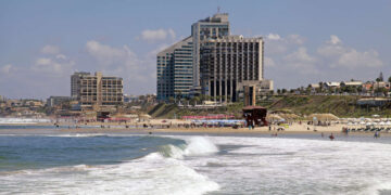 חוף הים בהרצליה. צילום Deposit photos