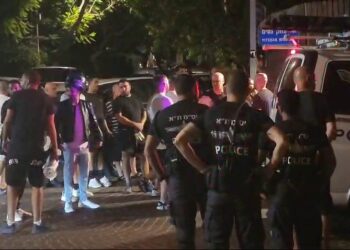 כוחות משטרה ויס"מ מול בסמוך לביתו של ראש העיר