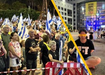 ההפגנה הערב בכיכר העירייה בהרצליה. צילומים זאב ינאי ורוני שפירא