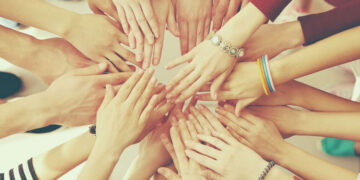 כולנו חייבים ללמוד לחיות ביחד בסובלנות, הקשבה, הכלה וקבלת אורחות החיים של האחר. צילום מאגר Deposite Photos