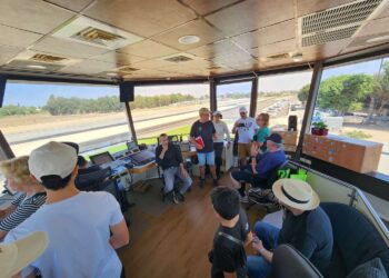 ביקור במגדל הפיקוח במסגרת סיור בשדה התעופה הרצליה. צילום איתן ברקמן