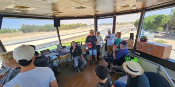 ביקור במגדל הפיקוח במסגרת סיור בשדה התעופה הרצליה. צילום איתן ברקמן