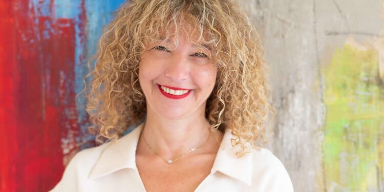 איריס אורן נבחרה לתפקיד ממלאת מקום מנהלת אגף חינוך יסודי במינהל החינוך של עיריית הרצליה. צילום דוברות עיריית העירייה