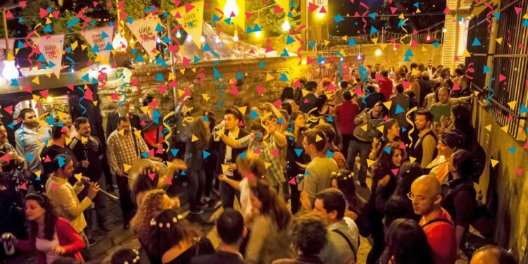 מסיבת רחוב. צילום Deposit Photos