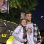 האחים מיה ואיתי רגב בעצרת ליום הולדתו של עומר שם טוב. צילום דוברות העירייה