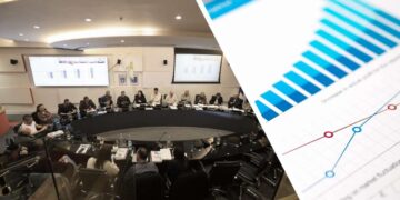 משמאל: ישיבת מועצת העיר שאישרה אמש את תקציב העירייה לשנת 2024. מימין תמונה ממאגר Deposit Photos