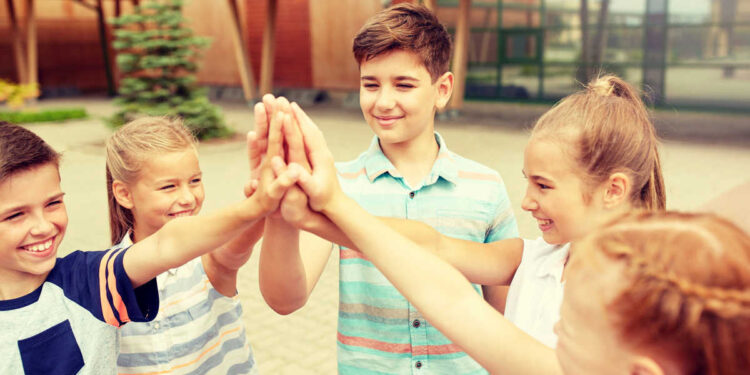 האם חינוך דמוקרטי מתאים למשפחה שלכם? בואו לגלות ביום הפתוח. צילום Deposit Photos