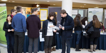 מאות משרות, ייעוץ אישי והכוונה מקצועית - כל מה שצריך לשינוי תעסוקתי ביום אחד. צילום Deposit Photos