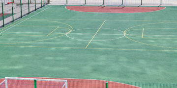 "שמענו הקשבנו ולכן החלטנו לפתוח את מגרשי הספורט גם בסופ״ש". סגן ראש העיר, מחזיק תיק הספורט, עופר לוי. צילום Deposit Photos