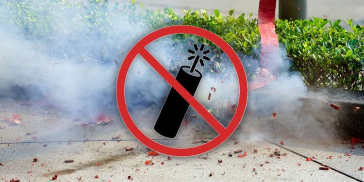 במיוחד השנה - פורים ללא נפצים. צילום Deposit Photos