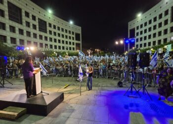 עצרת המחאה במוצ"ש בהרצליה. צילום זאב ינאי מטה המאבק הדמוקרטי