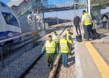 מתנדבי זק״א הוזעקו לפני זמן קצר לתחנת הרכבת בעיר הרצליה. צילום: דוברות זק״א