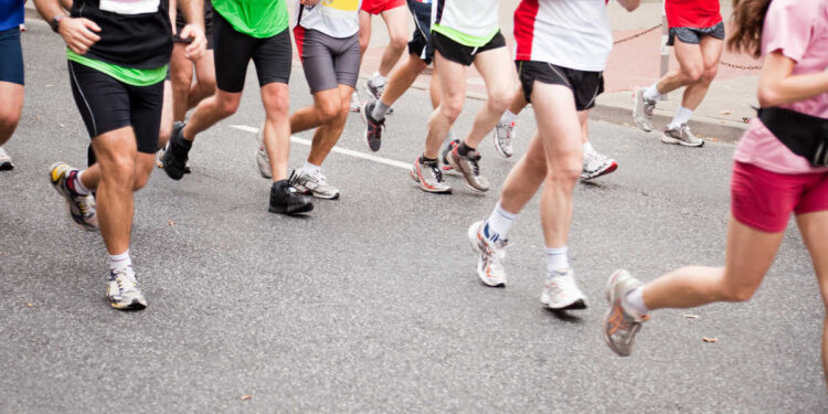 מרוץ הרצליה 2025 תחת הכותרת "רצים לזכר חללי צה"ל". צילום Desposit Photos