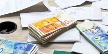 חלק מהכסף שנתפס. צילום דוברות המשטרה