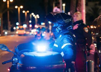 סוף השבוע בהרצליה כלל עימות חריג בכביש ומעצר חשודים בעבירות סמים, במסגרת פעילות משטרתית שגרתית. צילום דוברות המשטרה