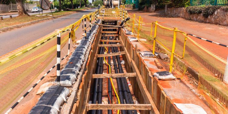 עבודות הנחת כבל תת-קרקעי. תמונה: עיבוד AI