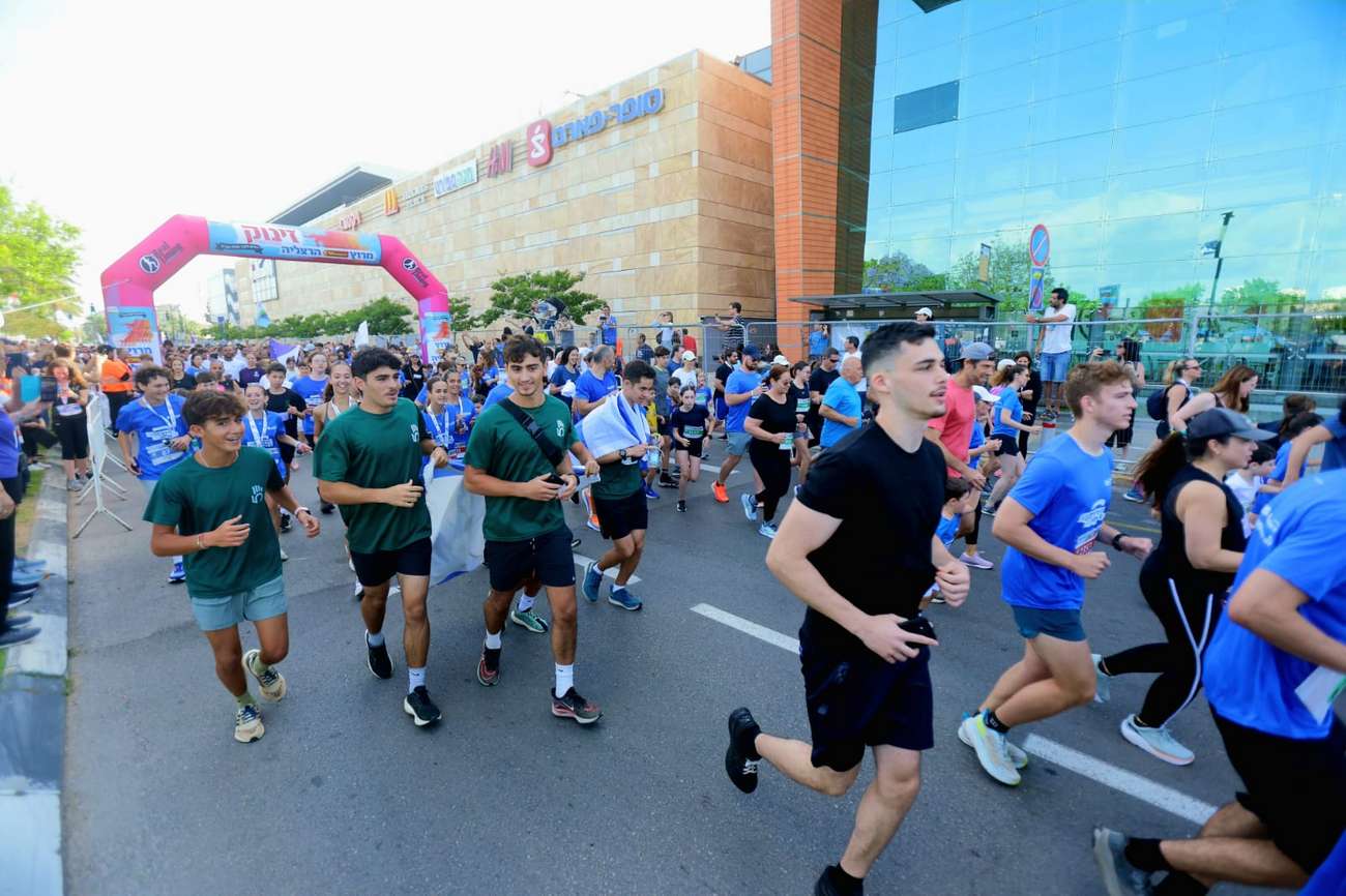 מרוץ הרצליה מהשנה הקודמת, גם השנה יגיעו אלפי רצות ורצים. צילום דוברות העירייה