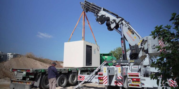 הצבת מיגונית ארבל, בשיתוף פיקוד העורף, הוא צעד נוסף וחשוב להבטיח את ביטחון התושבות והתושבים. צילום דוברות העירייה