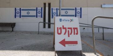 בין הברקודים לבין הלבבות: טכנולוגיה ואנושיות יכולות ללכת יד ביד. צילום מקלט דוברות העירייה