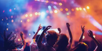 קיץ בהרצליה: להתחבר לקהילה ולחגוג את הרוח החופשית שמאפיינת את הרצליה של כולנו. צילום Deposit Photos