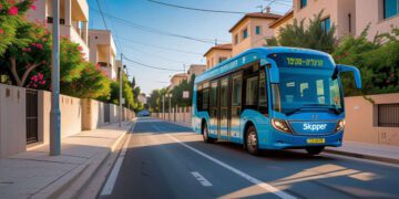 "סקיפר" – שירות היסעים חינמי בחסות עיריית הרצליה. תמונה: עיבוד AI
