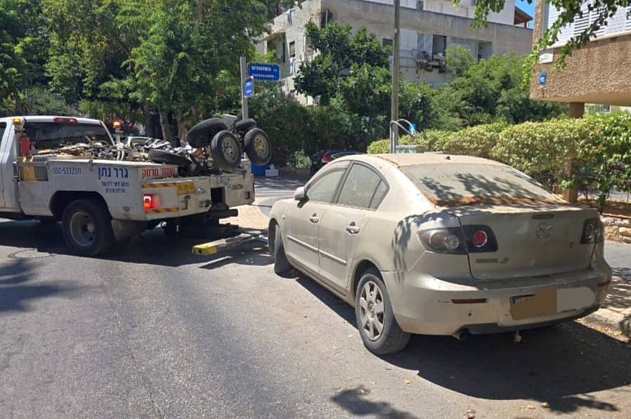 רכבים נטושים מהווים מטרד סביבתי, ליקויים בטיחותיים, ובנוסף, הם תופסים מקומות חניה. צילום דוברות העירייה