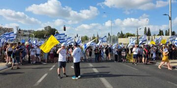 מחאת הרצליה ומחאת רעננה על גשר כביש 531,יום ראשון ה-17.8. צילום מערכת האתר