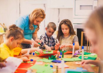 "כיף בחוג" - תוכנית עירונית פורצת דרך במסגרתה סבסדה העירייה חוג חינם פעם בשבוע לכל ילד וילדה בעיר בכיתות ב' ו-ג'. צילום Deposit Photos