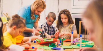 "כיף בחוג" - תוכנית עירונית פורצת דרך במסגרתה סבסדה העירייה חוג חינם פעם בשבוע לכל ילד וילדה בעיר בכיתות ב' ו-ג'. צילום Deposit Photos