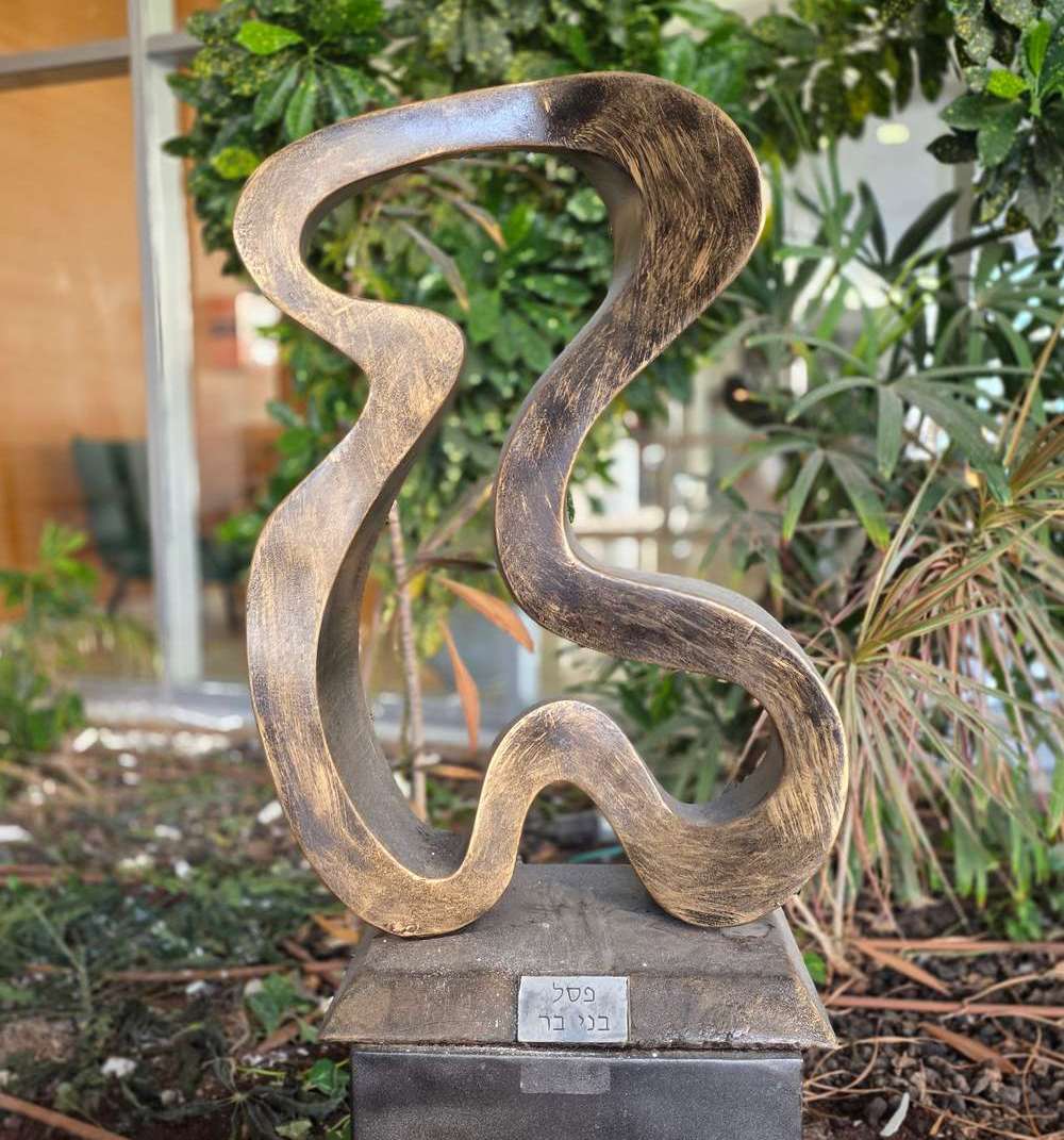 הפסל הראשון – חיבור אנרגיית אהבה. צילום מערכת האתר