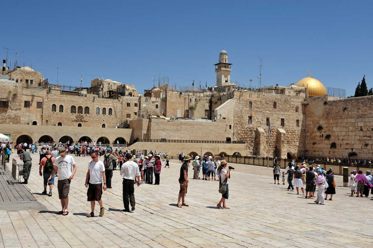 הטיול לירושלים יתקיים בהמשך שנת הלימודים, במועד שייקבע על ידי הנהלת בית הספר, אך בהובלת מדריכים מקצועיים וחברה שאינה מזוהה פוליטית. צילום Deposit Photos