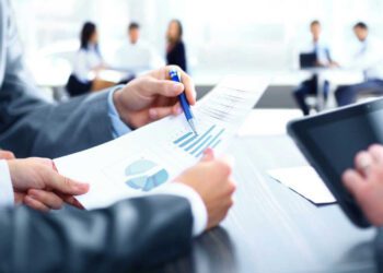 ניהול פיננסי זהיר ושמרני, על תקצוב שמרני הן בצד ההכנסות והן בצד ההוצאות. צילום Deposit Photos