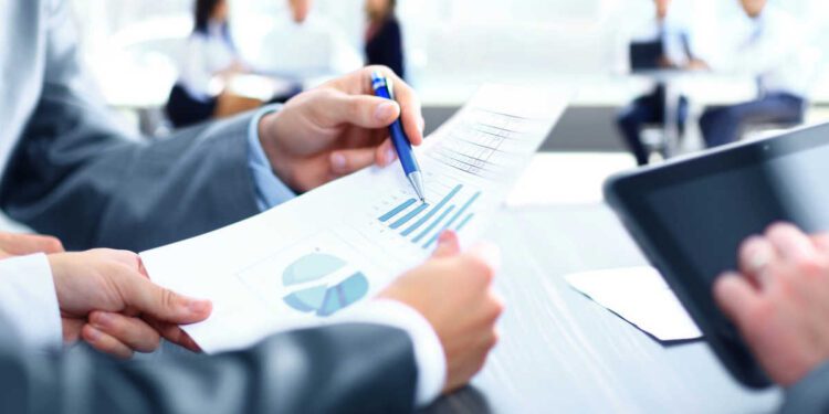 ניהול פיננסי זהיר ושמרני, על תקצוב שמרני הן בצד ההכנסות והן בצד ההוצאות. צילום Deposit Photos