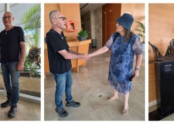 בני, חינני ומסביר פנים, מקפיד להעניק לכל מבקר סיור מודרך אישי, שבו הוא חושף את הסיפורים האינטימיים שמאחורי כל פסל ופסל.